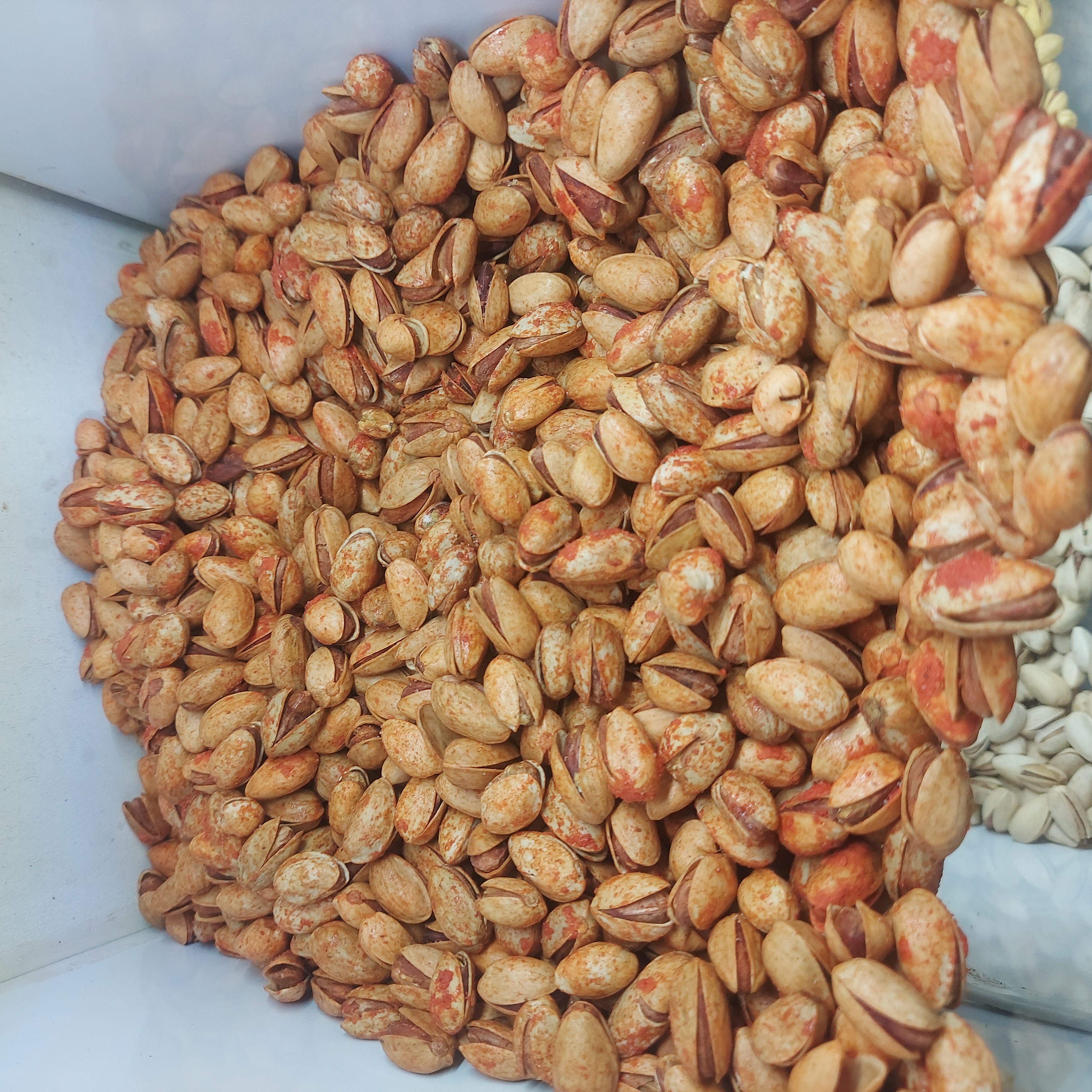 پسته کچاپ احمد آقایی یک کیلو ۱۰۰۰ گرم(فروشگاه توت استور)